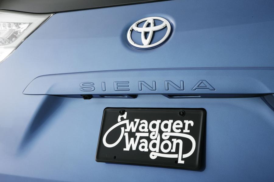  Toyota Sienna Swagger Wagon Supreme for SEMA 2010 года  (фото 8 из 8)
